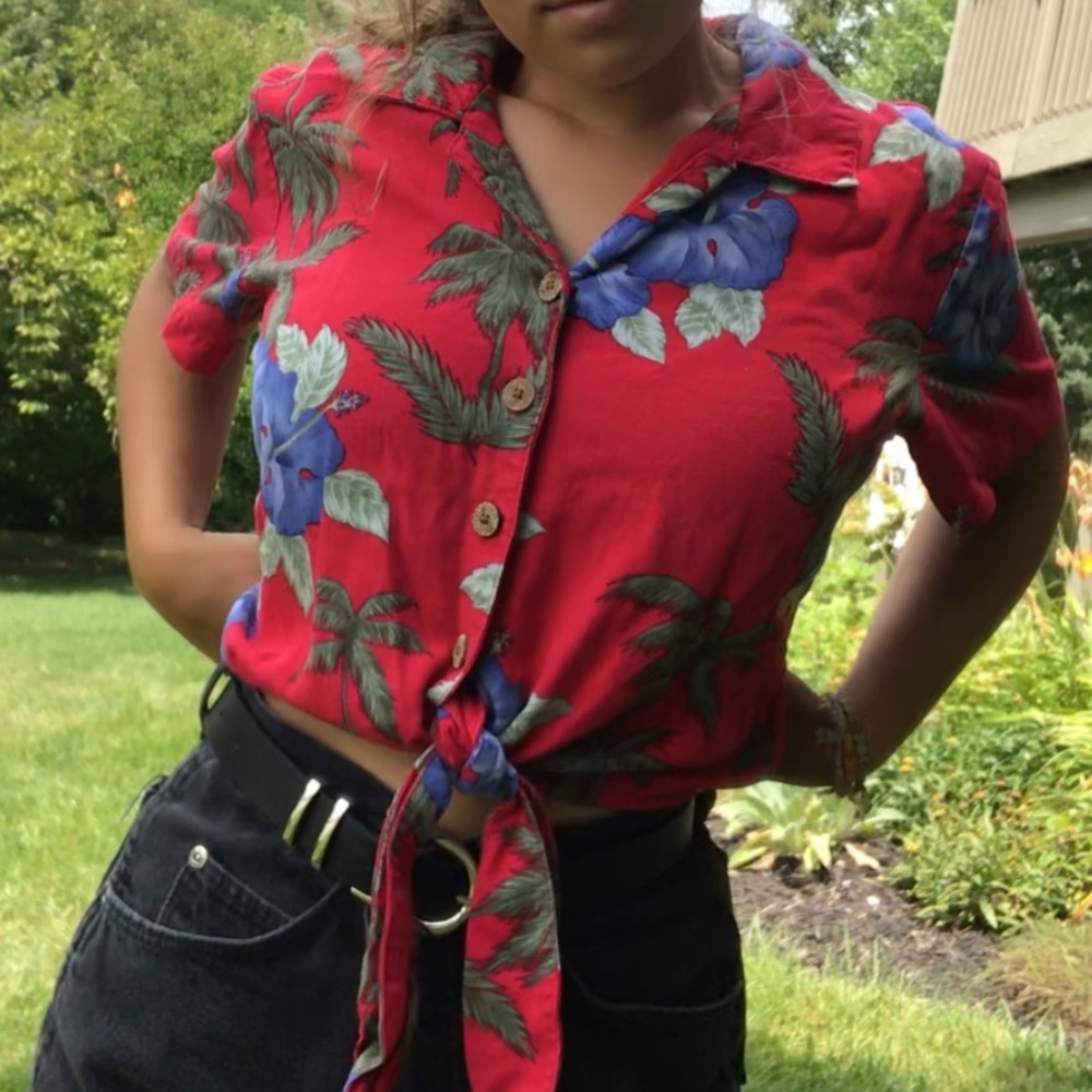 SALE💛Red Hawaiian Short Sleeve Button Up W/ Tie